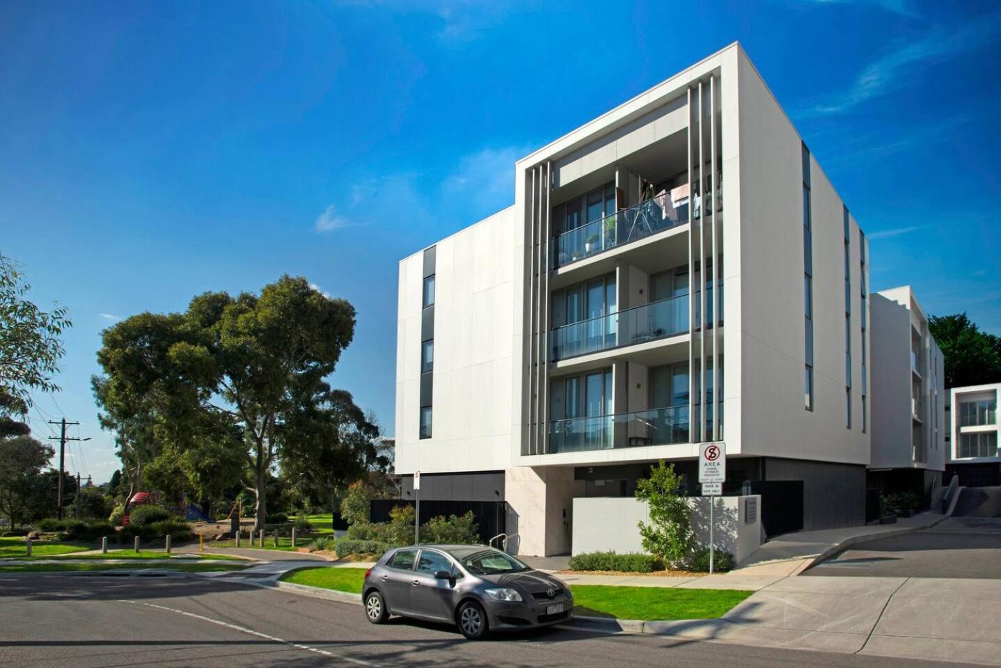 Retro Modern With Pool Near Westfield Doncaster Apartment Melbourne Exterior photo